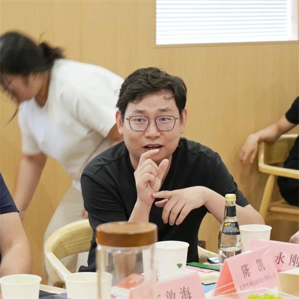 浙江省健康产品化妆品行业协会活动:走进凯喜雅桑蚕生物产业有限公司